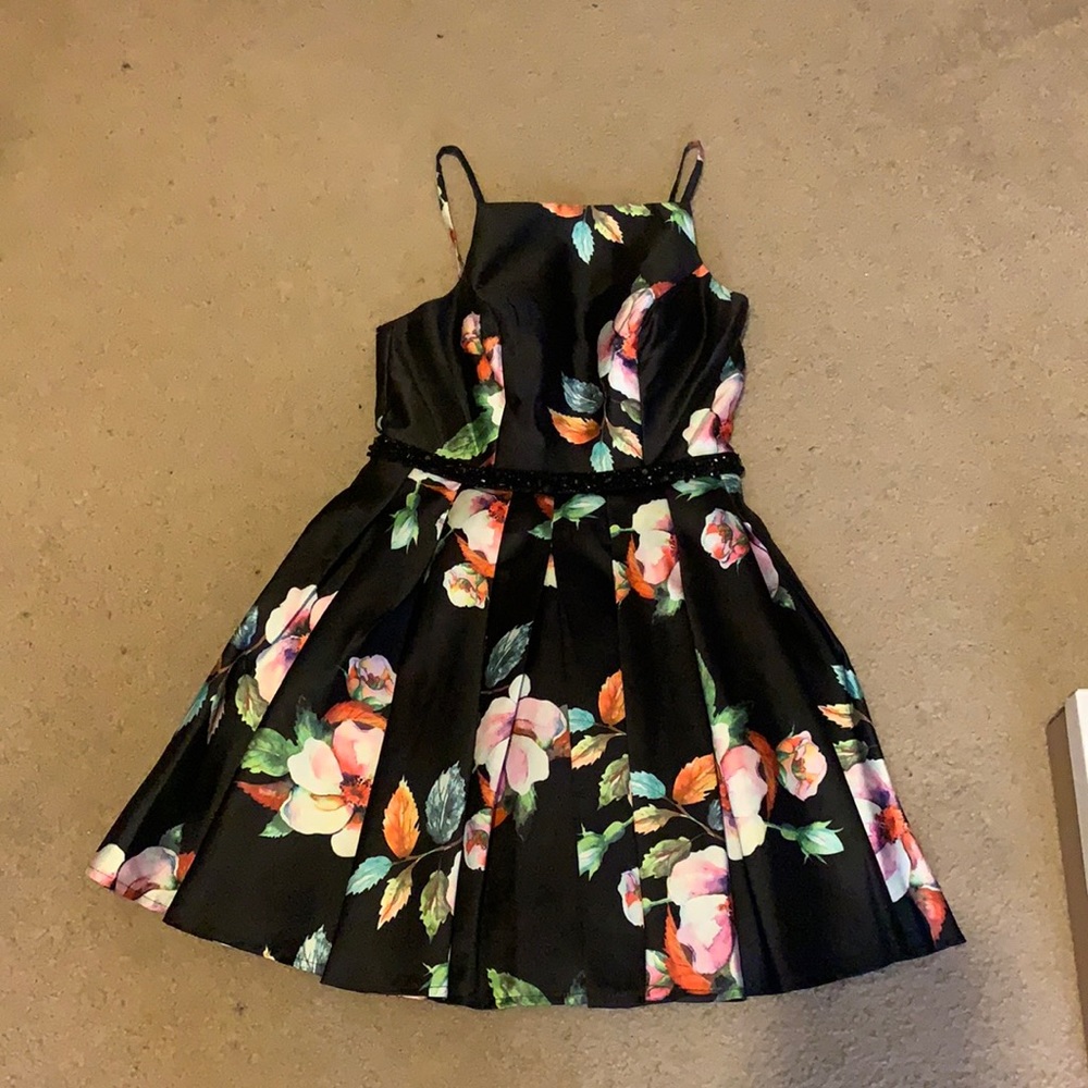 Dave and johnny Homecoming dress 3/4